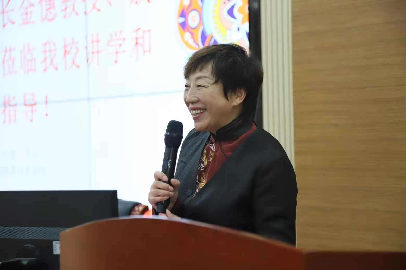 华南农大艺术学院金憓和戚芳妮来校讲学交流